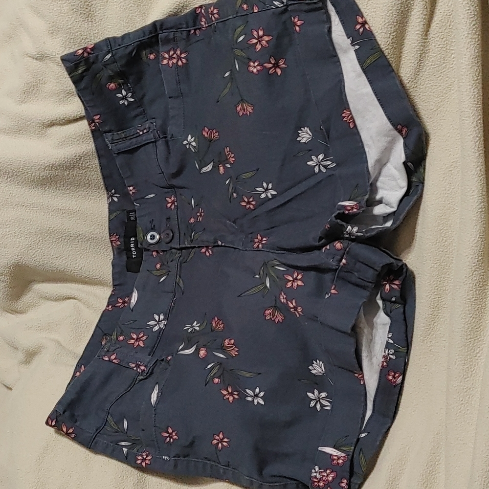 Torrid blue floral shorts